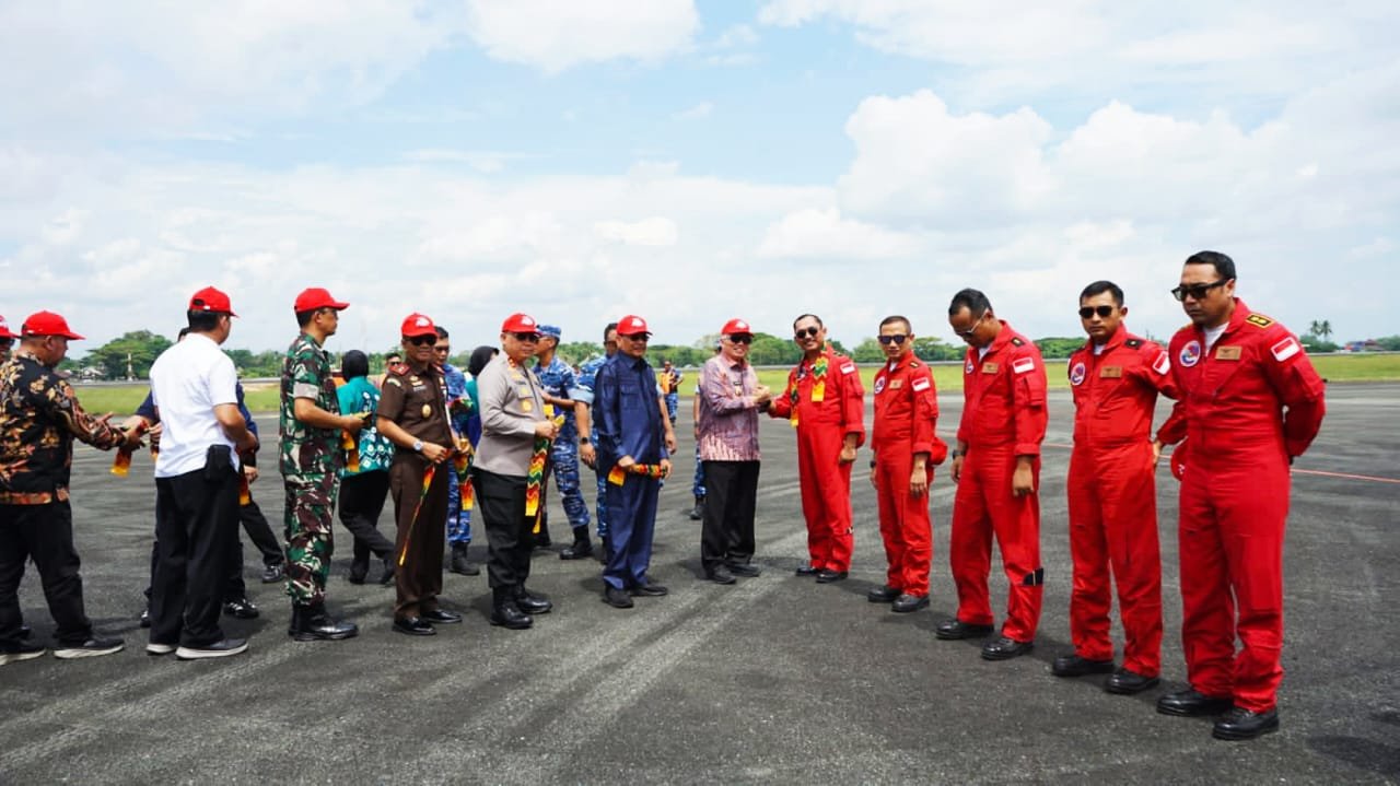 Hadiri Open Base Jupiter Aerobatic Team, Ketua DPRD Kotabaru Sebut Penampilan JAT Luar Biasa