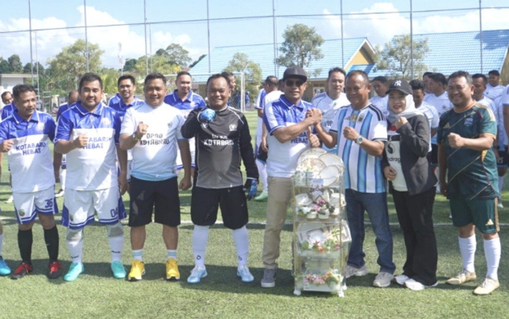Kalahkan Legislator dan Perbankan, Tim SKPD Sabet Juara Turnamen Segitiga Kotabaru